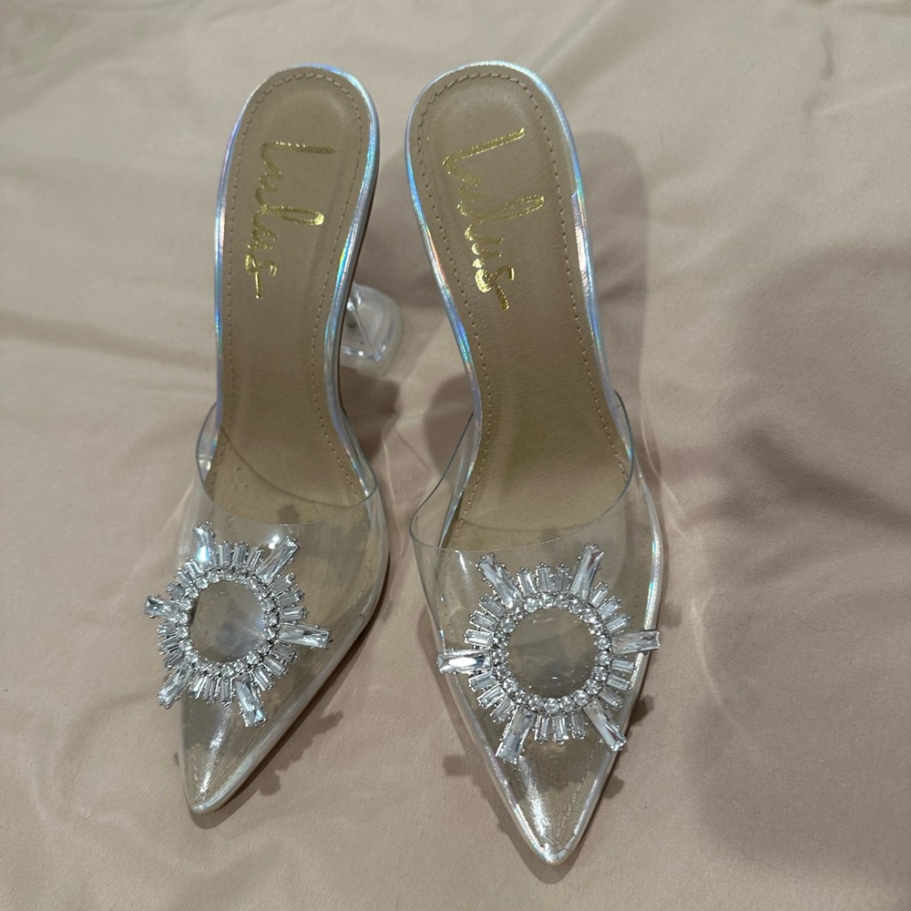 Lulus Silver Holographic pointed Heels